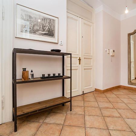 Large And Modern Apartment In The Heart Of 프라하 외부 사진