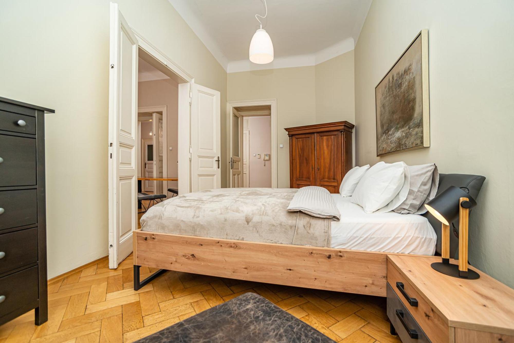 Large And Modern Apartment In The Heart Of 프라하 외부 사진