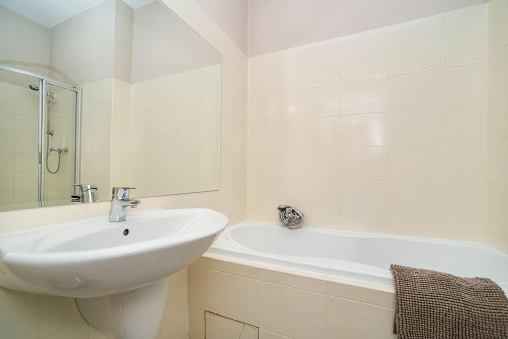 Large And Modern Apartment In The Heart Of 프라하 외부 사진