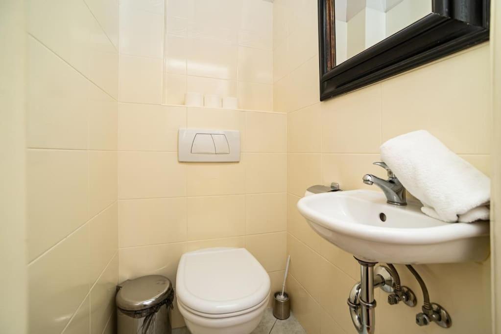 Large And Modern Apartment In The Heart Of 프라하 외부 사진
