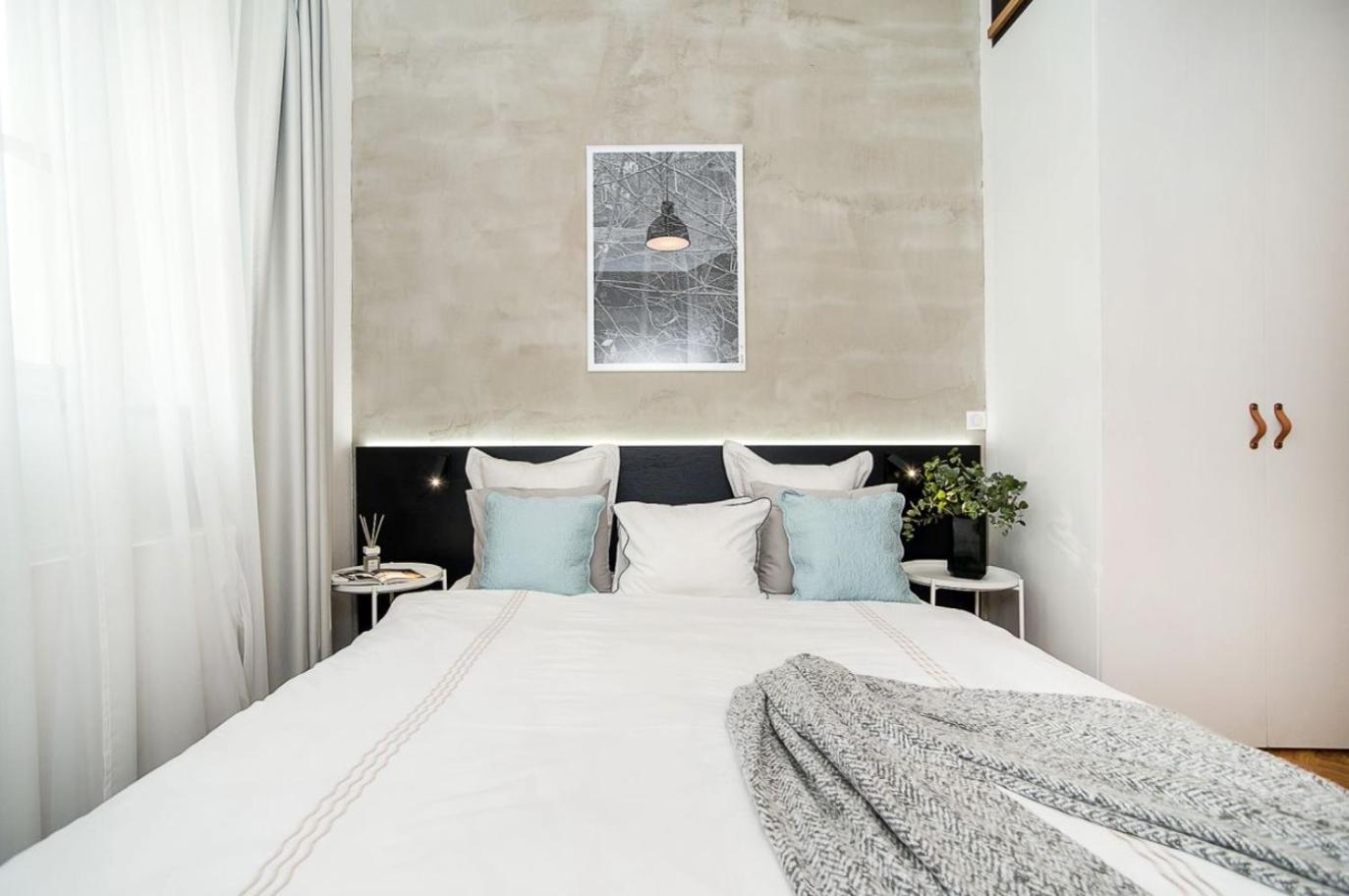 Large And Modern Apartment In The Heart Of 프라하 외부 사진